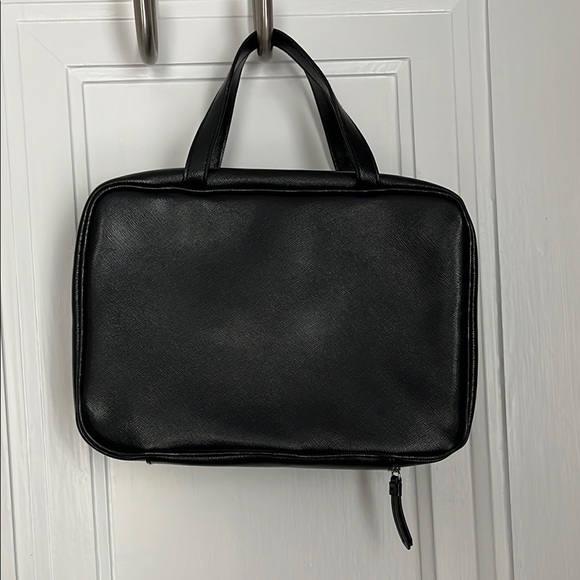 Victoria's Secret Black and Pink Hanging Toiletry Bag - Picture 4 of 9